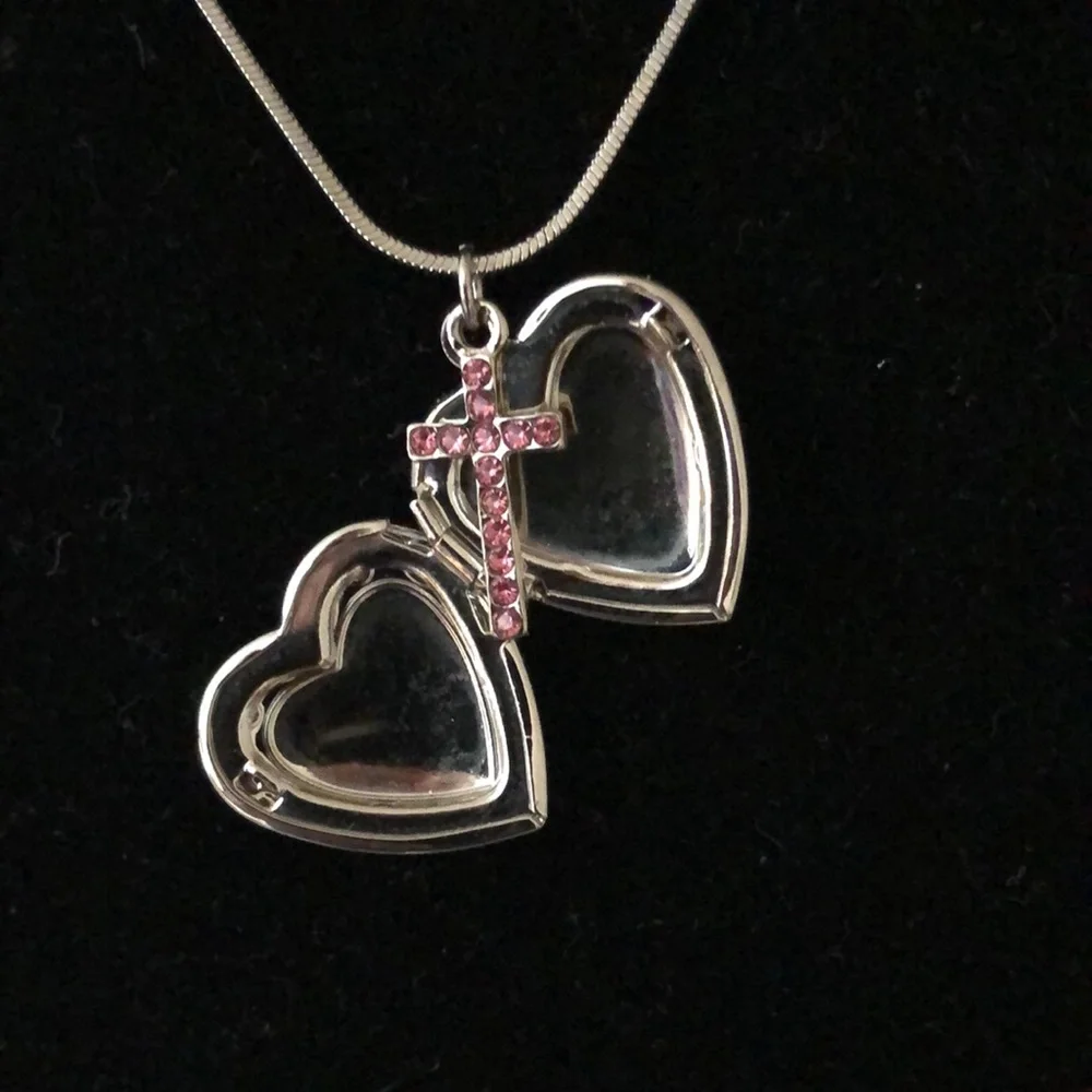 - Locket heart and cross necklace NWOT - Picture 3 of 5